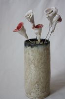 Ceramiczny wazon w piaskowym kolorze