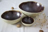 Brązowo-piaskowy zestaw naczyń ceramicznych